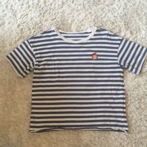 Women’s American Eagle T-shirt with peach patch!